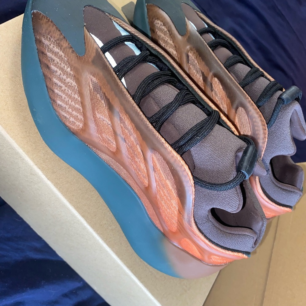 Adidas Yeezy 700 V3